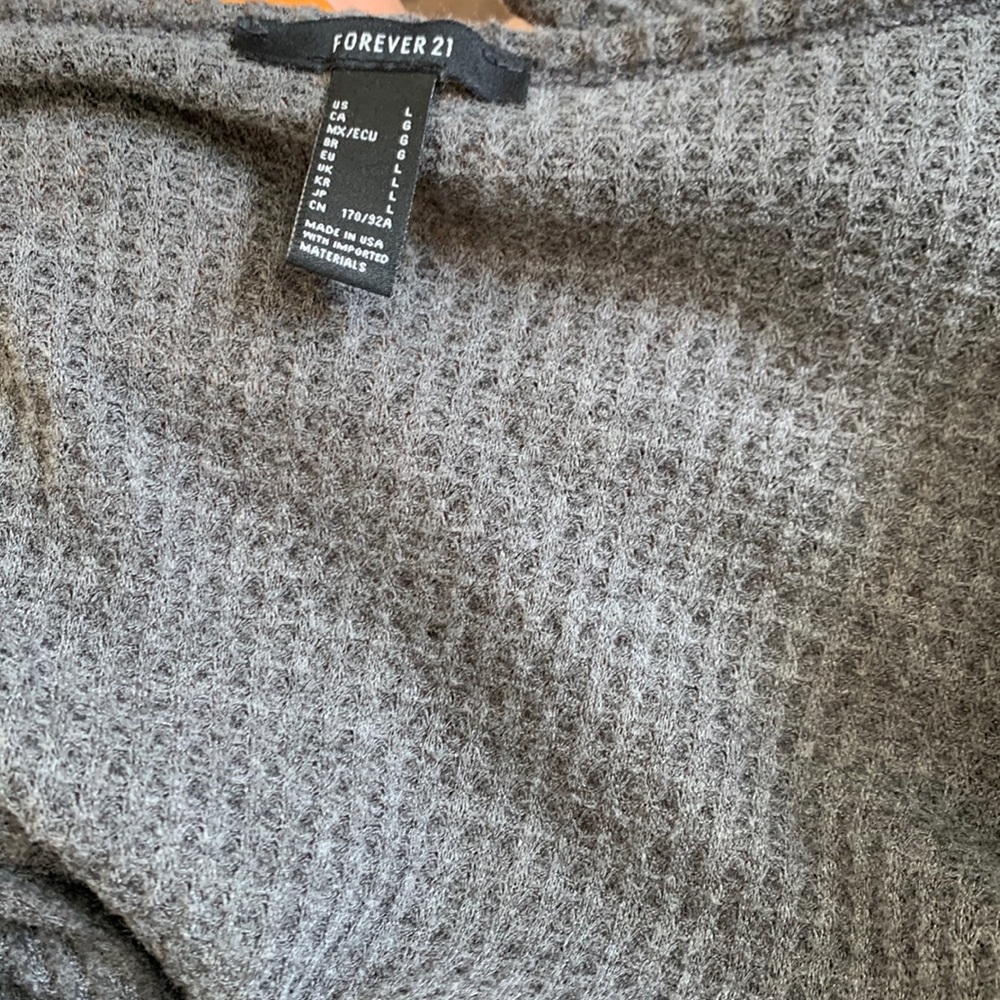 Light pullover sweater - Picture 2 of 3